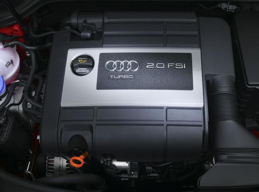 Моторный отсек Audi A3 2.0 FSI (8P) 2003 года  (фото 5 из 15)